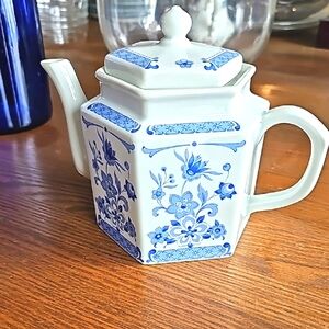Tuscany Collection Blue Floral Teapot
